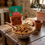 Green olives crushed and spicy seasoned, stored in 300g vacuum bag.