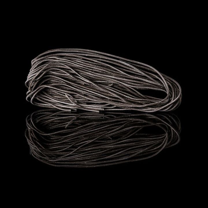 Noodles with squid ink (Spaghetti guitar)