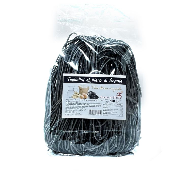 Noodles with squid ink (Spaghetti guitar)