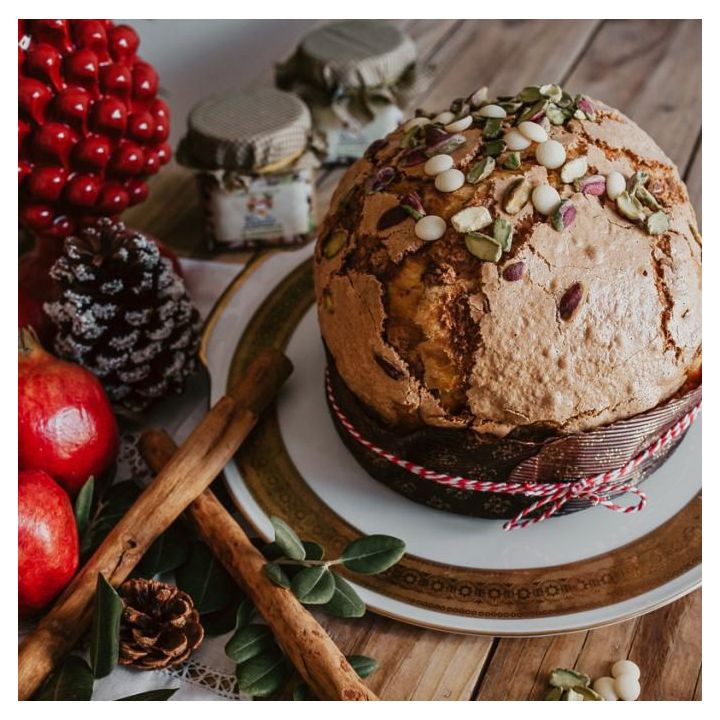 Artisan panettone with pistachio cream. Panettone of 1 Kg