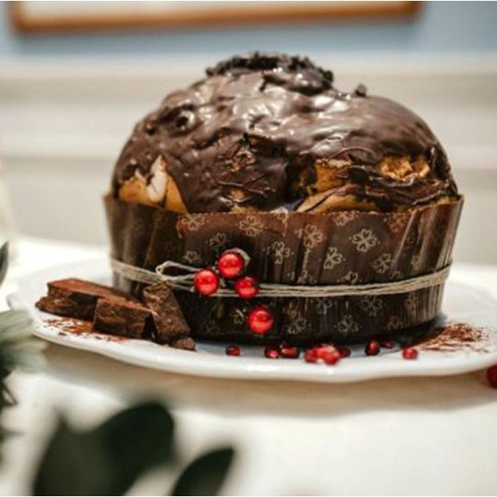 Artisan panettone with chocolate drops. Panettone of 1 Kg