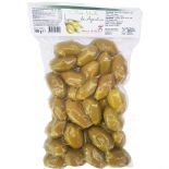Green olives for aperitif, stored in 300g vacuum bag.