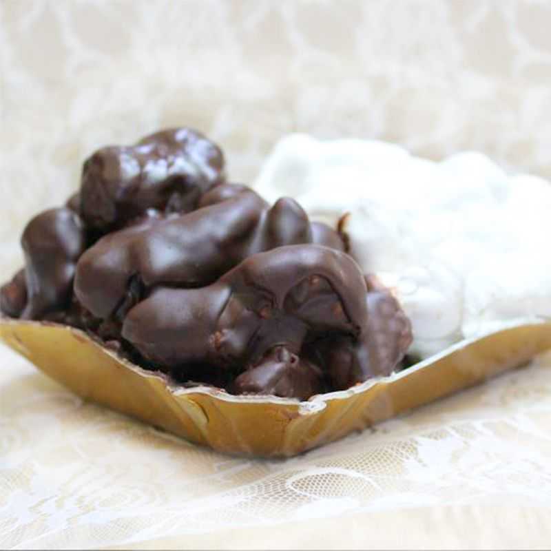 Pignolata Bianca e Nera, dolce Messinese artigianale - 350 g circa Pignolata Bianca e Nera, dolce Messinese artigianale - 350 g circa