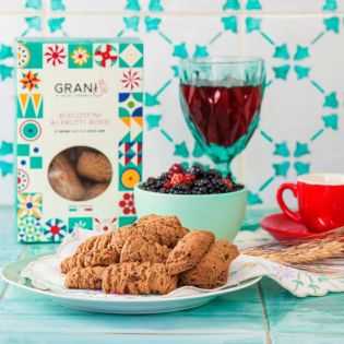 Biscotti artigianali siciliani con farina perciasacchi e frutti rossi