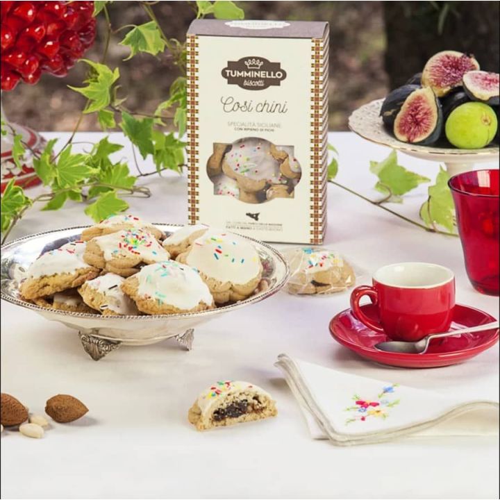 Typical Sicilian biscuits with fig filling
