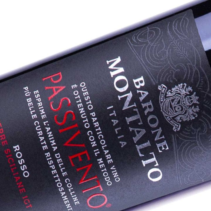 Red wine obtained from the passivento method of the Barone Montalto winery