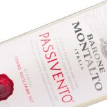 Vino bianco ottenuto dal metodo passivento della cantina Barone Montalto