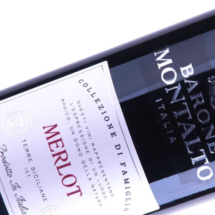 Red wine Family Collection from Merlot grapes from the Montalto winery