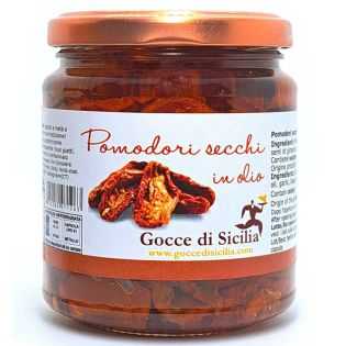 Dried tomatoes in oil flavored with garlic and basil
