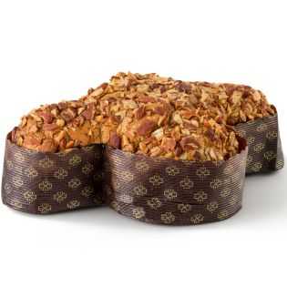 colomba morbidissima fatta a mano con pistacchio e mandorle