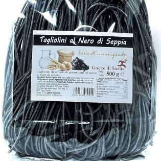 Handcrafted spaghetti alla chitarra with cuttlefish ink