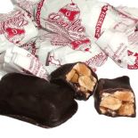 Very crunchy almond nougats