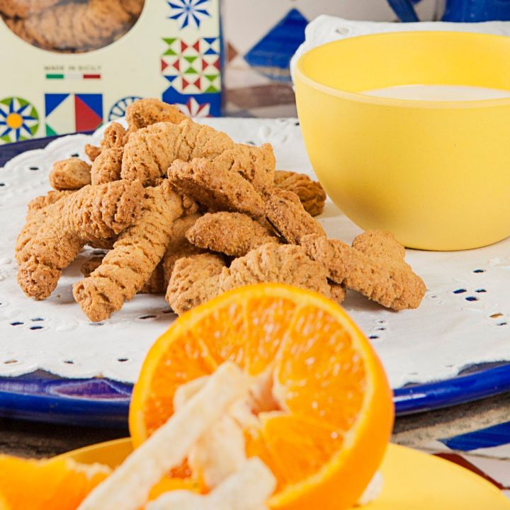 Manna and Orange biscuits in Tumminello decorated tin