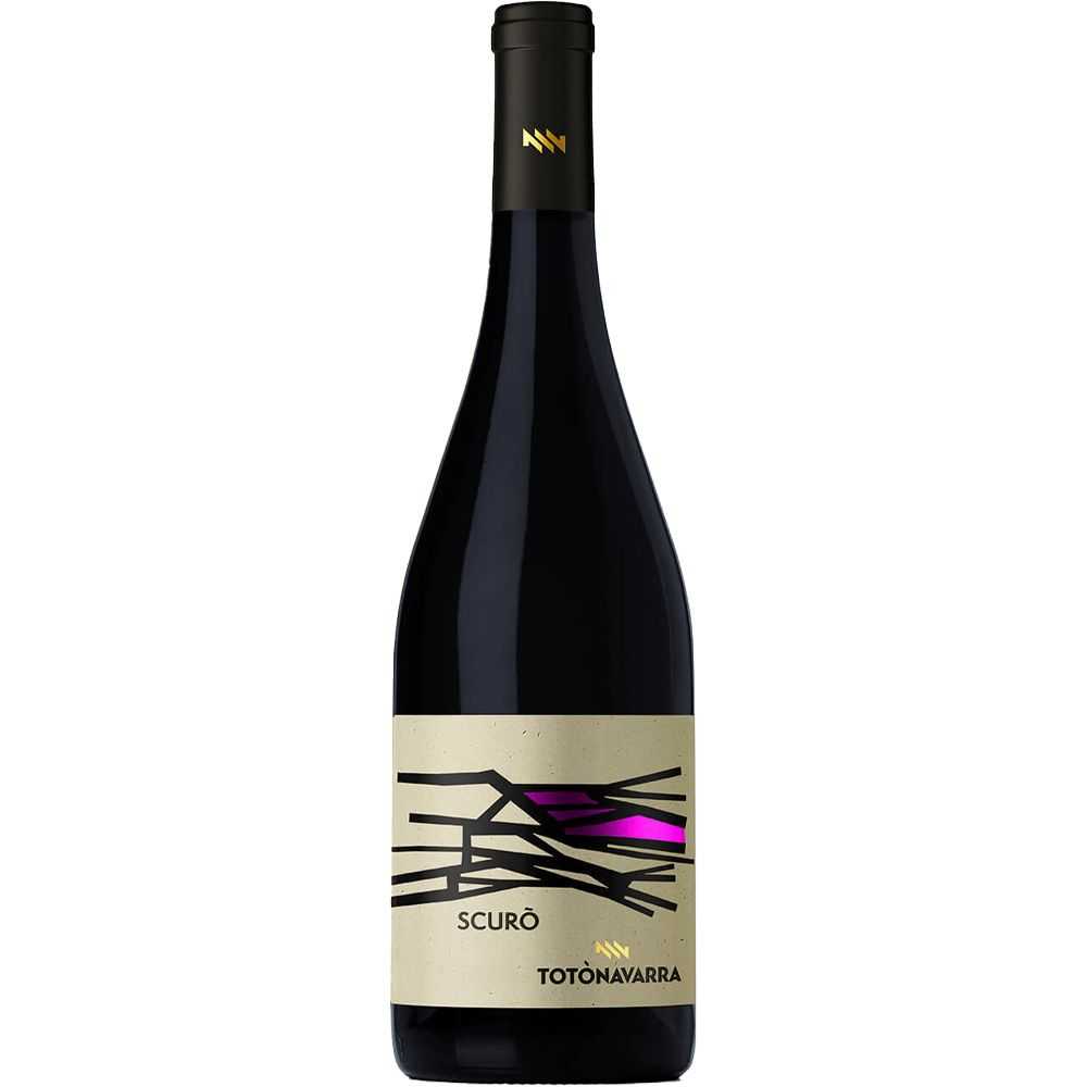 Scurò, a Nero d'Avola DOC red wine from Tenute Navarra that pays homage to the land Scurò, a Nero d'Avola DOC red wine from Tenute Navarra that pays homage to the land