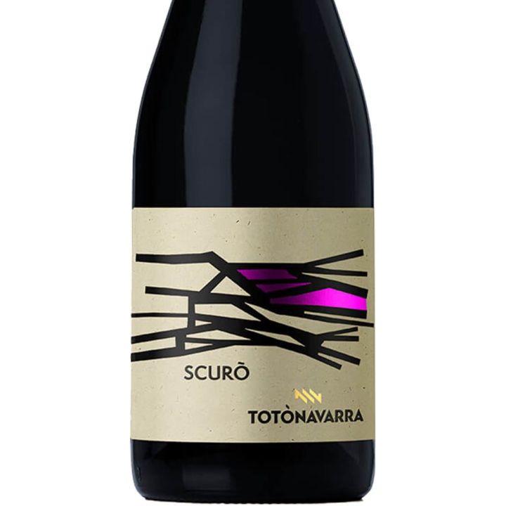 Scurò, a Nero d'Avola DOC red wine from Tenute Navarra that pays homage to the land