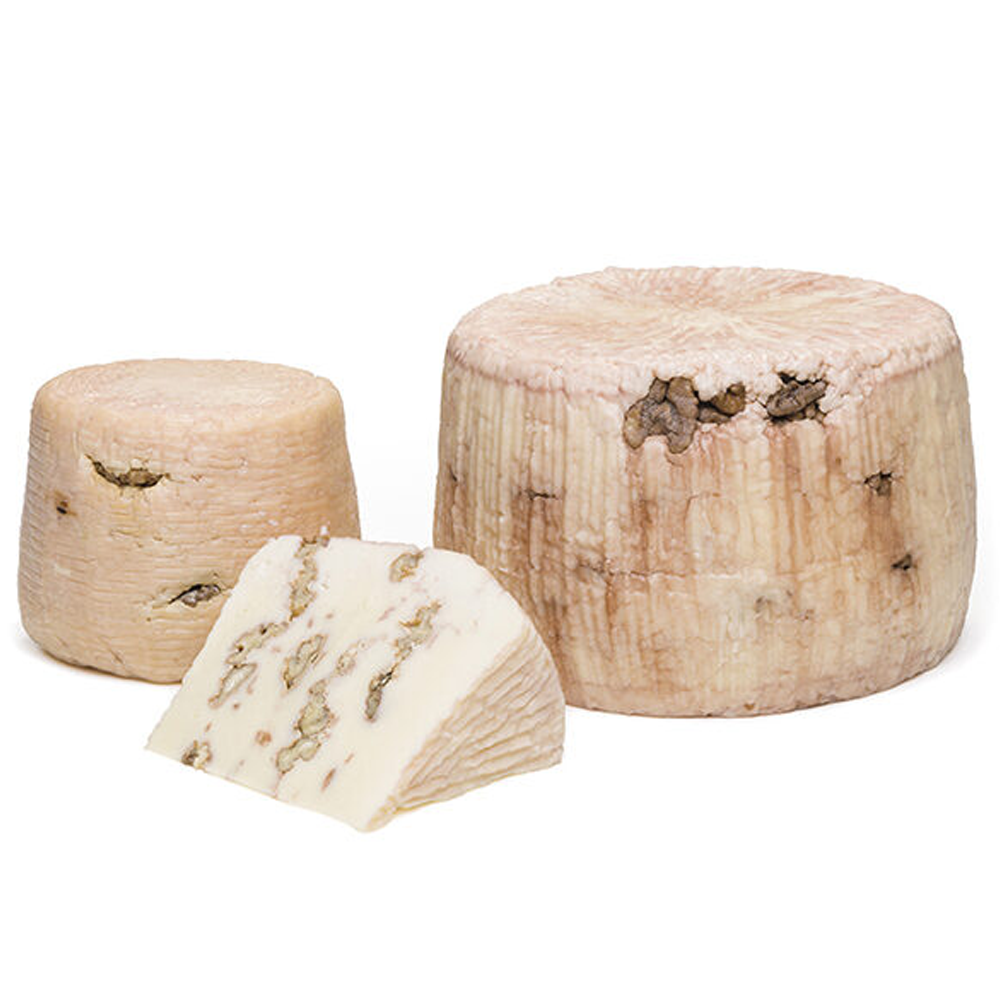 Primo sale Formaggio Canestrato alle noci Primo sale Formaggio Canestrato alle noci