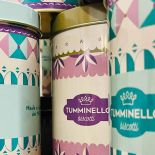 Latta elegante Primavera con Quadrucci al Cioccolato e alle Mandorle di Tumminello