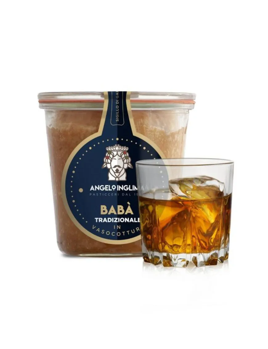 Il soffice impasto del tradizionale Babà al rhum in vasocottura - Inglima